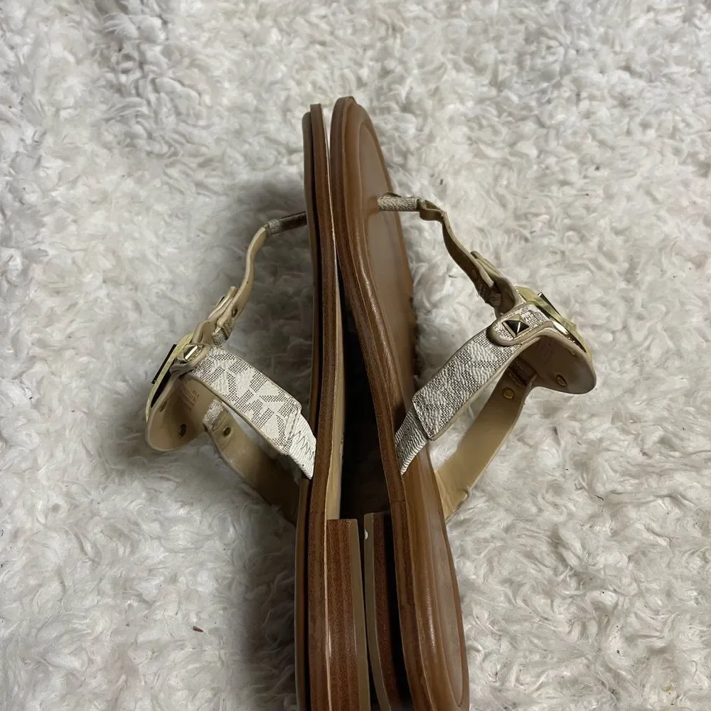 Michael Kors Aubrey Synthetic beige Thong Sandal gold tone logo accent SZ9.5M